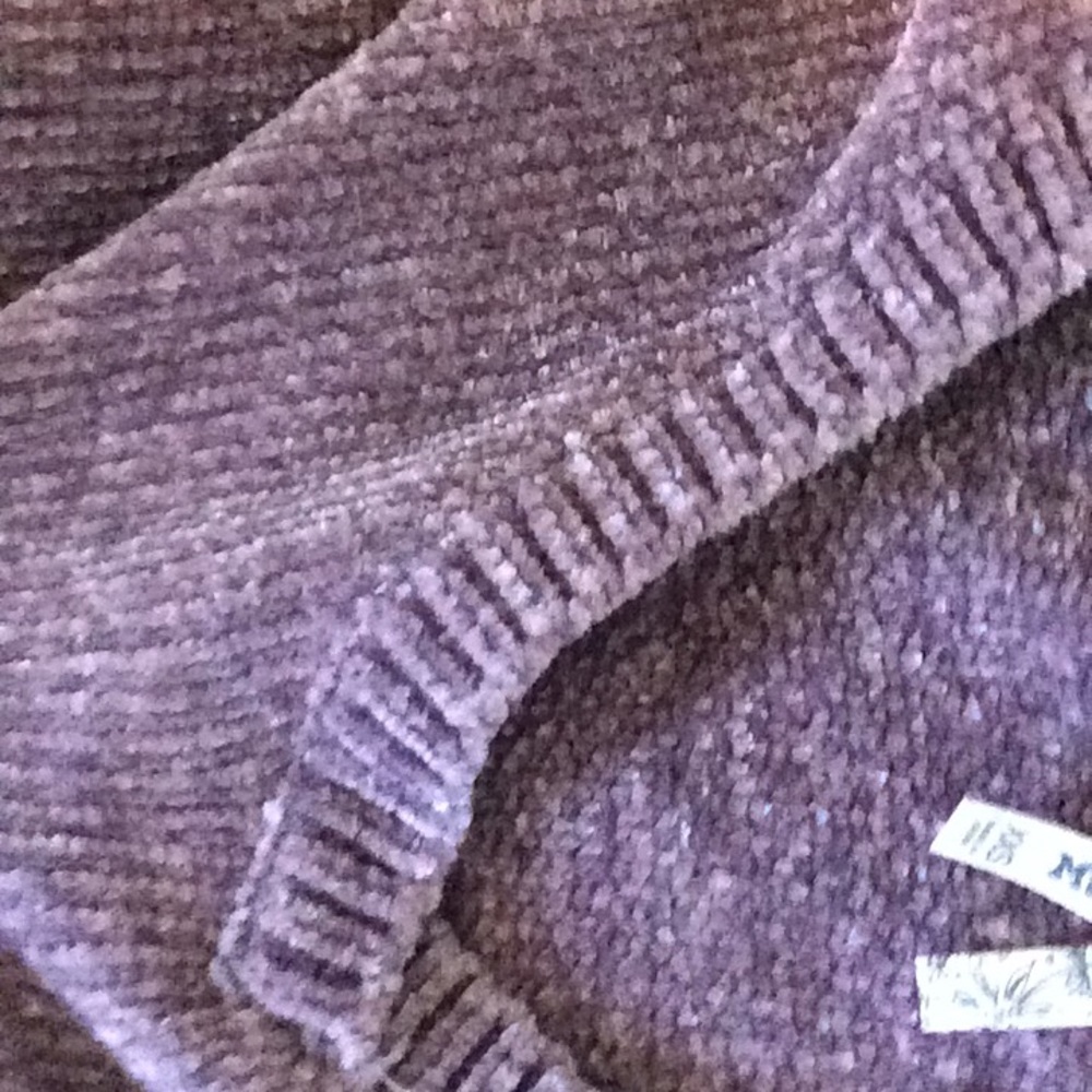 sweater - Picture 2 of 3